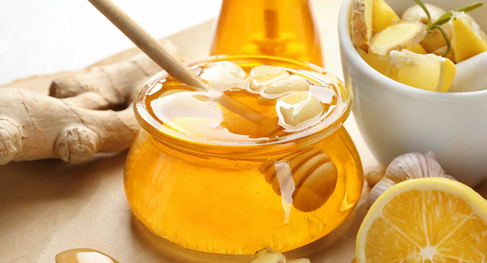 منقوع الليمون والعسل مع الثوم العضوي لتقوية المناعة